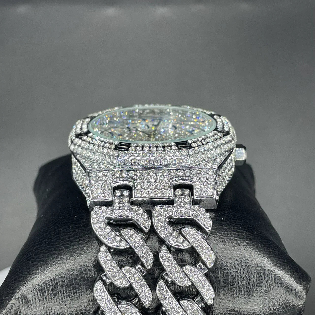 32mm Iced Out  LuxGlow™ Stones Round Timepiece - Stainless Steel Men's Watch