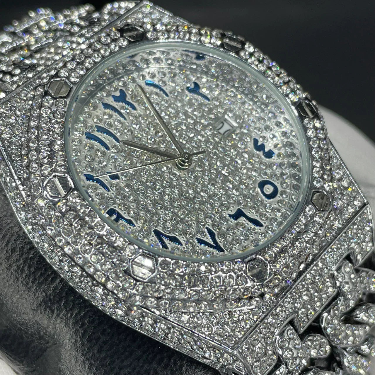 32mm Iced Out  LuxGlow™ Stones Round Timepiece - Stainless Steel Men's Watch