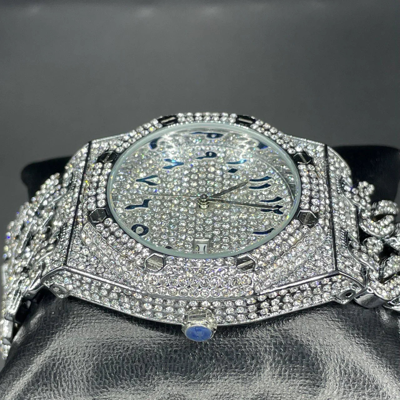 32mm Iced Out  LuxGlow™ Stones Round Timepiece - Stainless Steel Men's Watch