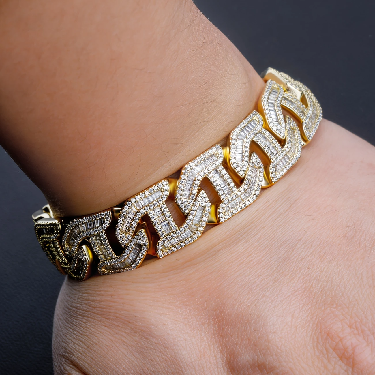 15mm G-Shaped Bracelet – 8in Gold Plated Bling with LuxGlow™ Stones