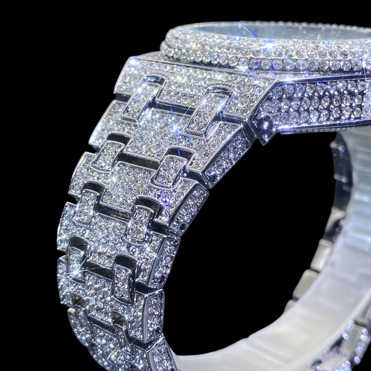 32mm Iced Out Watches. - Round Dial Hip-Hop Style Shiny Watch
