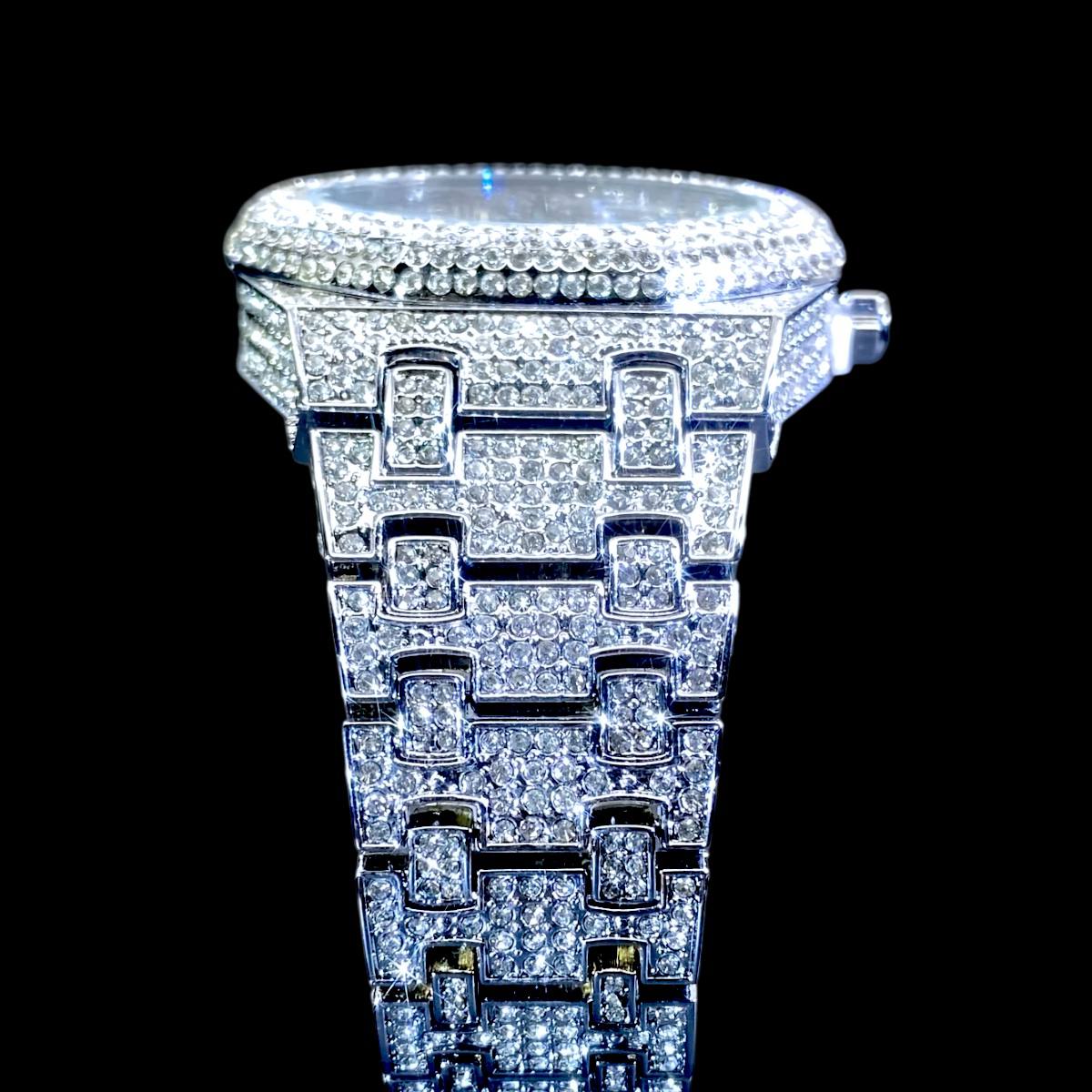 32mm Iced Out Watches. - Round Dial Hip-Hop Style Shiny Watch